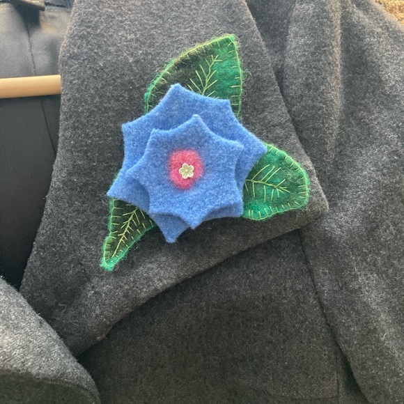 Hand Felted Floral Pins Brooches - Picture 7 of 9